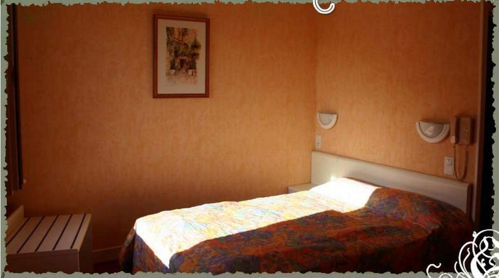 Auberge Du Relais D'Auniac Gourdon Room photo